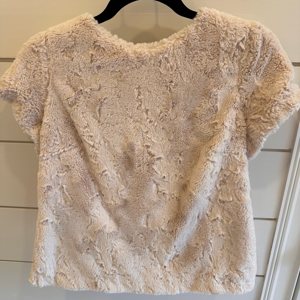 Anthropology faux fur top.  Zipper on back.   Small